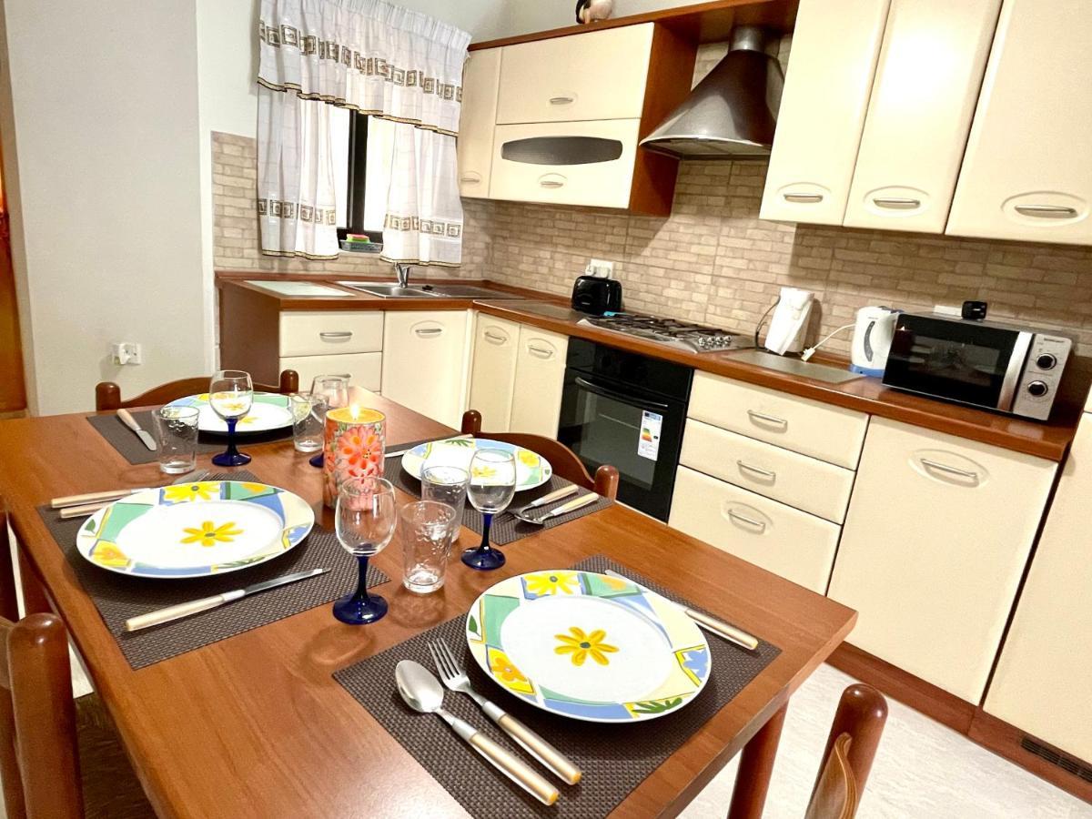 Regent Court - 3 Bedroom Apartment Within Walking Distance From Seafront San Pawl il-Baħar Kültér fotó