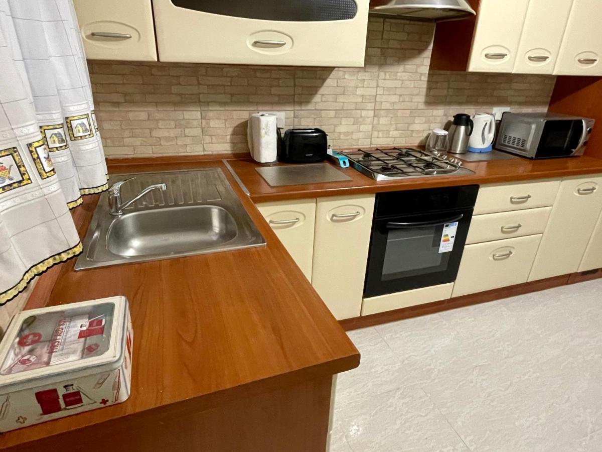 Regent Court - 3 Bedroom Apartment Within Walking Distance From Seafront San Pawl il-Baħar Kültér fotó