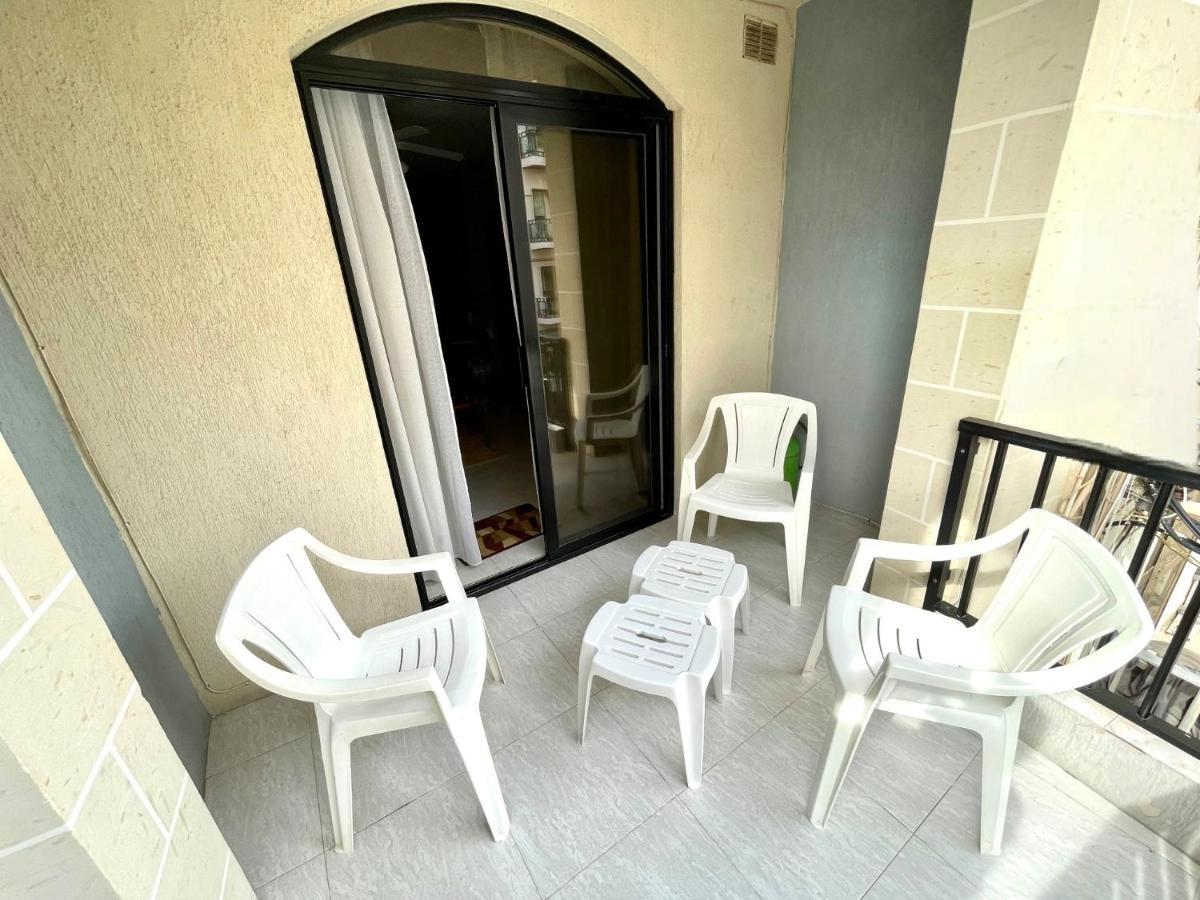 Regent Court - 3 Bedroom Apartment Within Walking Distance From Seafront San Pawl il-Baħar Kültér fotó