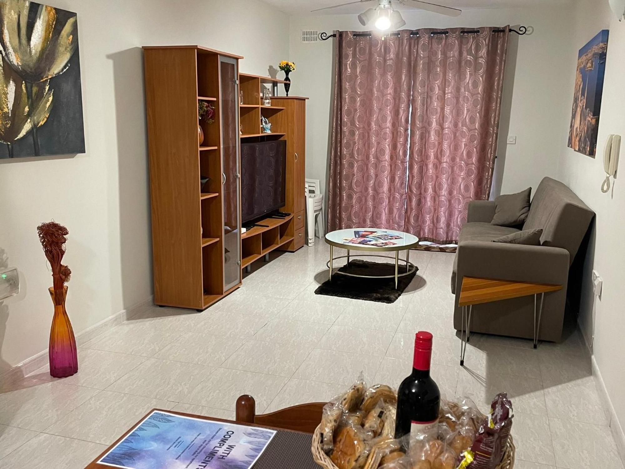 Regent Court - 3 Bedroom Apartment Within Walking Distance From Seafront San Pawl il-Baħar Kültér fotó